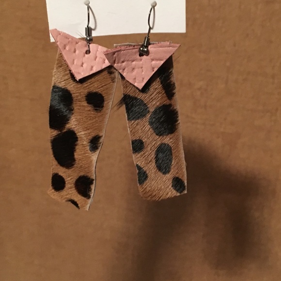 Earrings - Picture 1 of 1